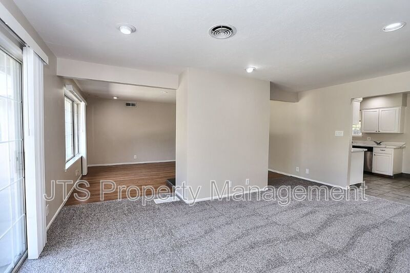 Beautiful Ranch Style 1 Level S. Land Park Drive Home with a Pool! property image