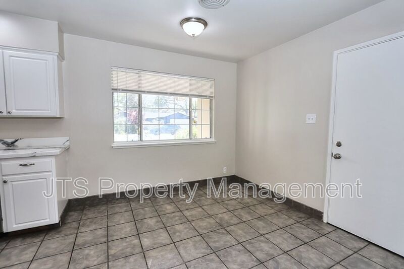 Beautiful Ranch Style 1 Level S. Land Park Drive Home with a Pool! property image