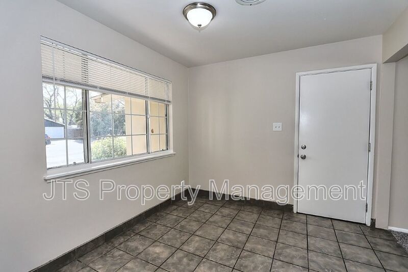 Beautiful Ranch Style 1 Level S. Land Park Drive Home with a Pool! property image