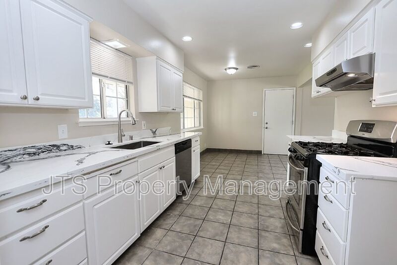 Beautiful Ranch Style 1 Level S. Land Park Drive Home with a Pool! property image