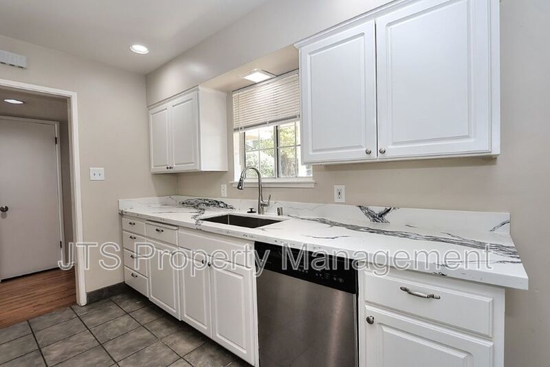 Beautiful Ranch Style 1 Level S. Land Park Drive Home with a Pool! property image