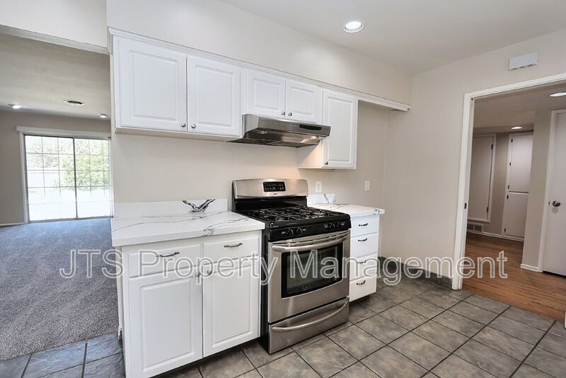 Beautiful Ranch Style 1 Level S. Land Park Drive Home with a Pool! property image