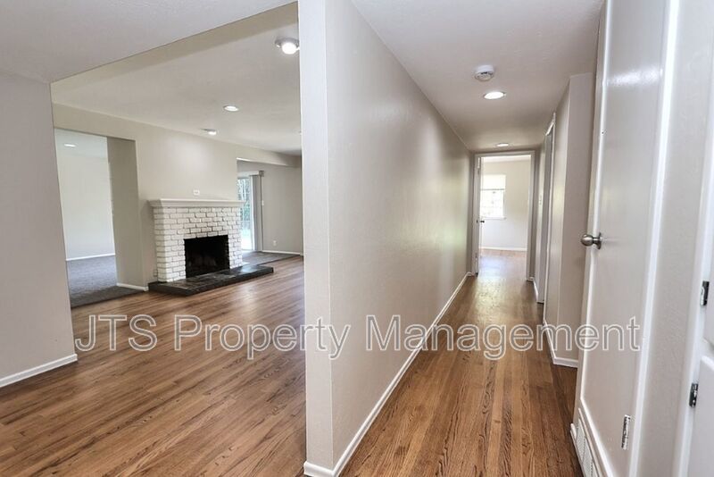 Beautiful Ranch Style 1 Level S. Land Park Drive Home with a Pool! property image