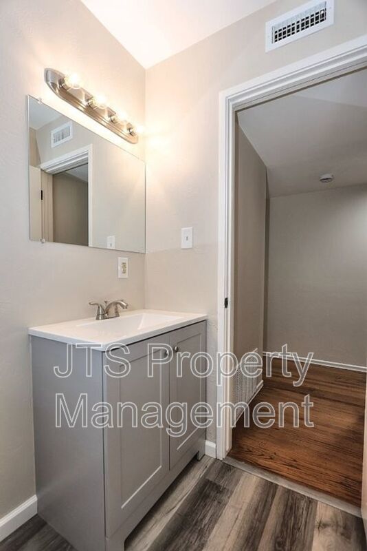 Beautiful Ranch Style 1 Level S. Land Park Drive Home with a Pool! property image