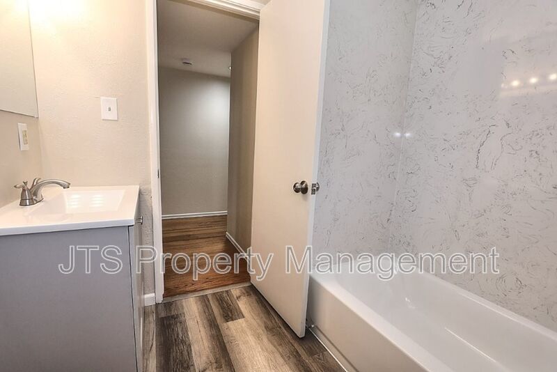 Beautiful Ranch Style 1 Level S. Land Park Drive Home with a Pool! property image