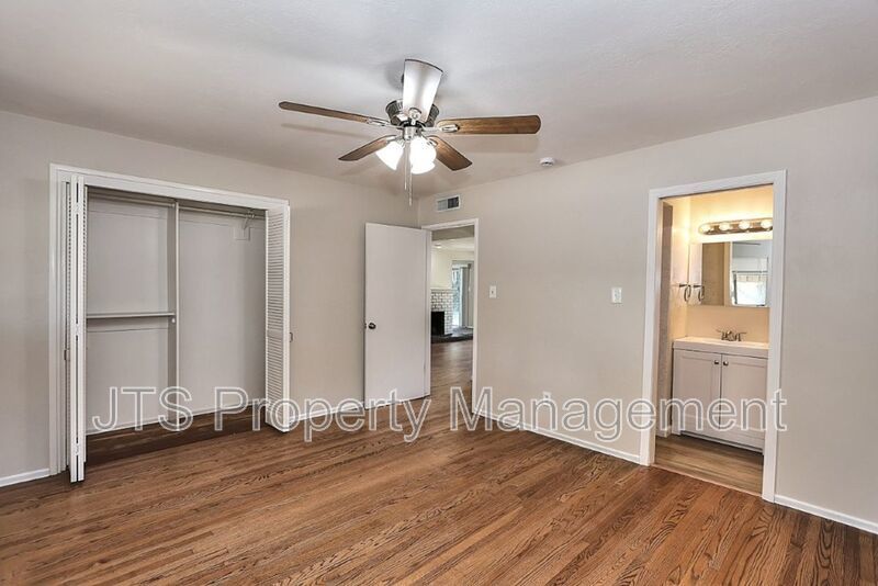 Beautiful Ranch Style 1 Level S. Land Park Drive Home with a Pool! property image