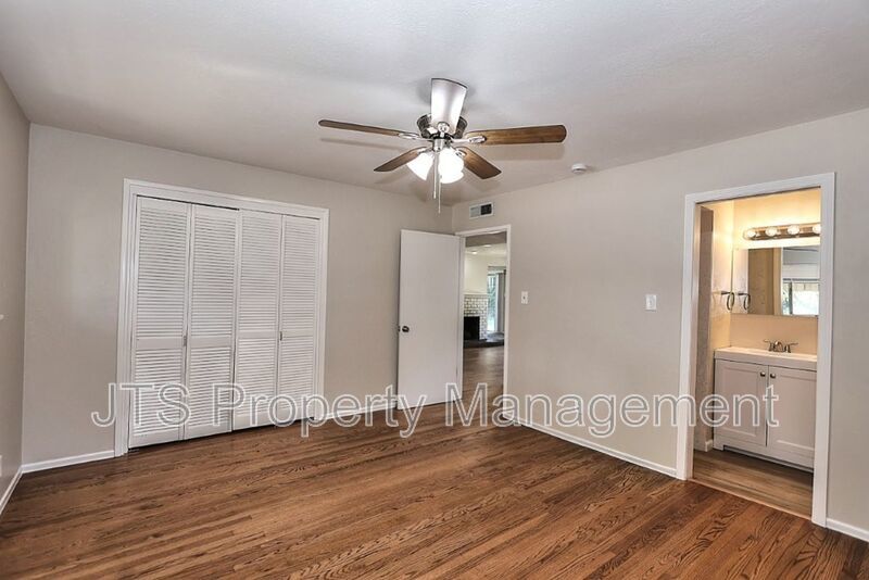 Beautiful Ranch Style 1 Level S. Land Park Drive Home with a Pool! property image