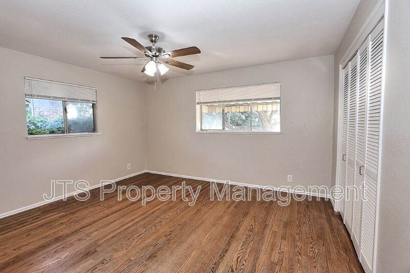 Beautiful Ranch Style 1 Level S. Land Park Drive Home with a Pool! property image