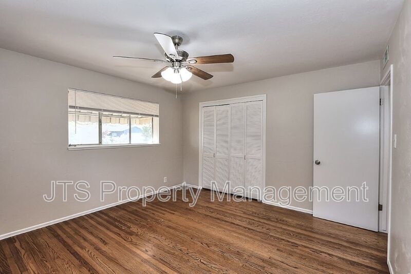 Beautiful Ranch Style 1 Level S. Land Park Drive Home with a Pool! property image