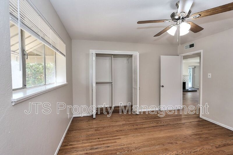 Beautiful Ranch Style 1 Level S. Land Park Drive Home with a Pool! property image