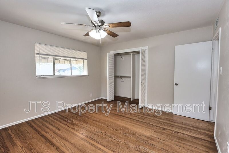 Beautiful Ranch Style 1 Level S. Land Park Drive Home with a Pool! property image