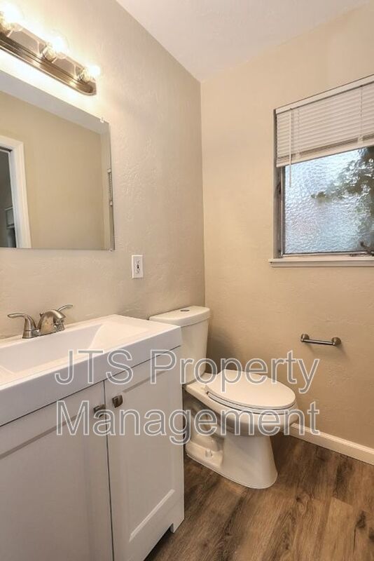 Beautiful Ranch Style 1 Level S. Land Park Drive Home with a Pool! property image