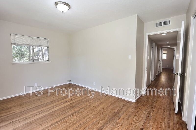 Beautiful Ranch Style 1 Level S. Land Park Drive Home with a Pool! property image