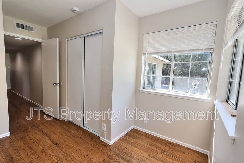 Beautiful Ranch Style 1 Level S. Land Park Drive Home with a Pool! property image