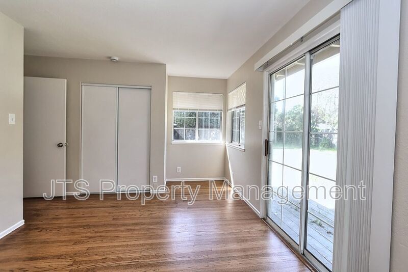 Beautiful Ranch Style 1 Level S. Land Park Drive Home with a Pool! property image