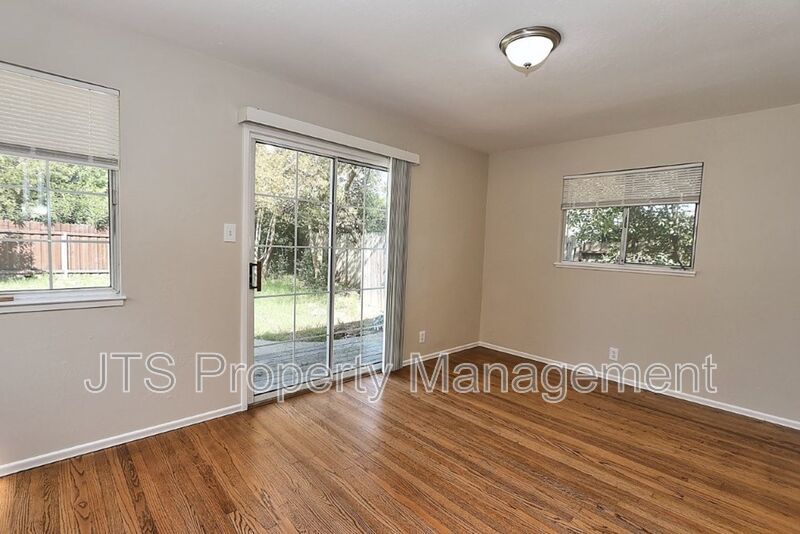 Beautiful Ranch Style 1 Level S. Land Park Drive Home with a Pool! property image