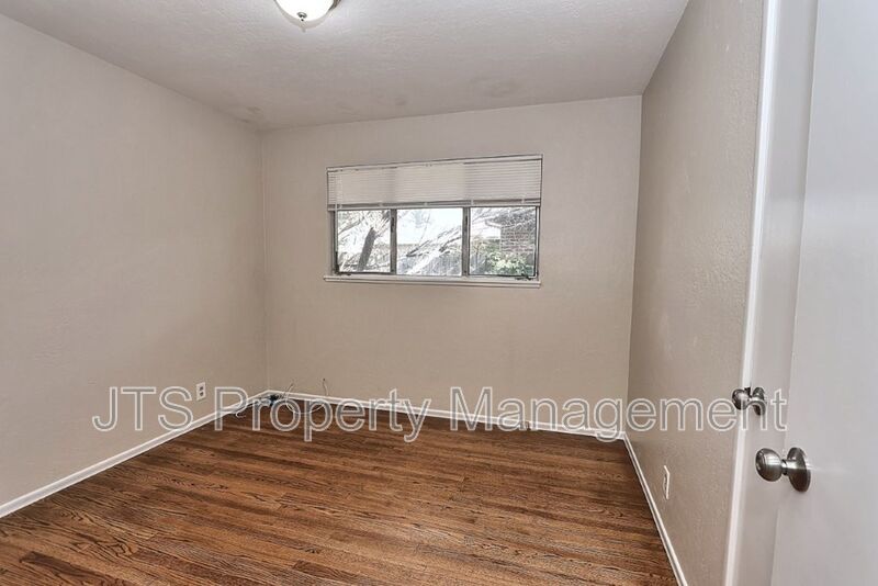 Beautiful Ranch Style 1 Level S. Land Park Drive Home with a Pool! property image