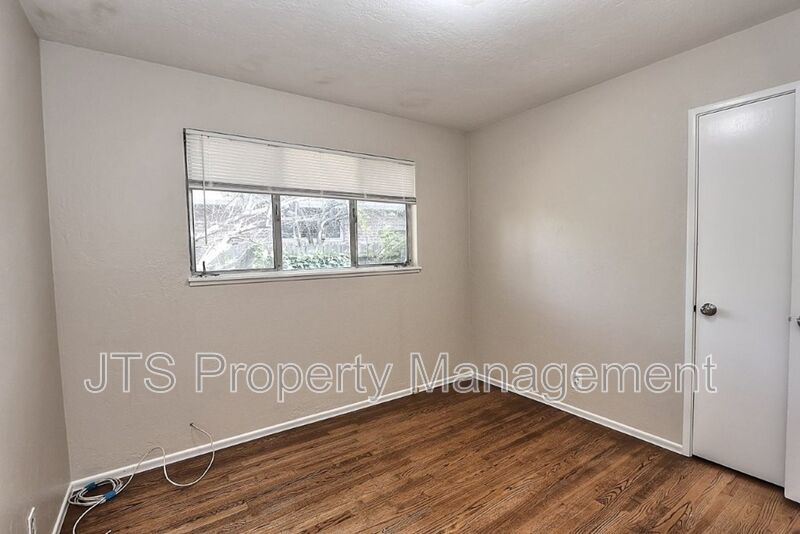 Beautiful Ranch Style 1 Level S. Land Park Drive Home with a Pool! property image