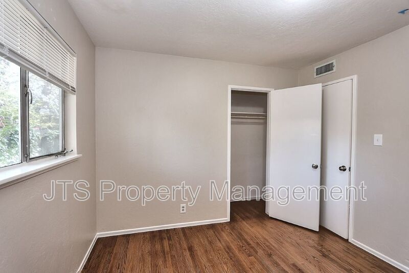 Beautiful Ranch Style 1 Level S. Land Park Drive Home with a Pool! property image