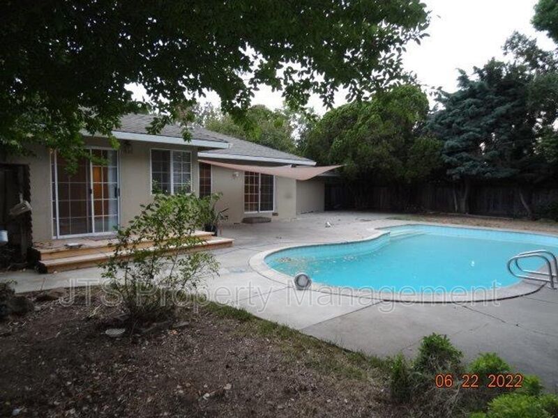 Beautiful Ranch Style 1 Level S. Land Park Drive Home with a Pool! property image