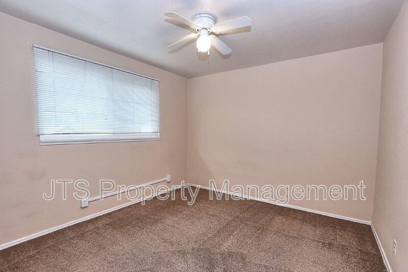 Spacious 2 Bedroom Upper Level Unit Across from the UC Davis Medical Center! property image