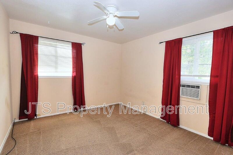 Spacious 2 Bedroom Upper Level Unit Across from the UC Davis Medical Center! property image