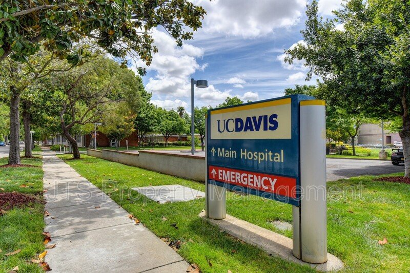 Spacious 2 Bedroom Upper Level Unit Across from the UC Davis Medical Center! property image