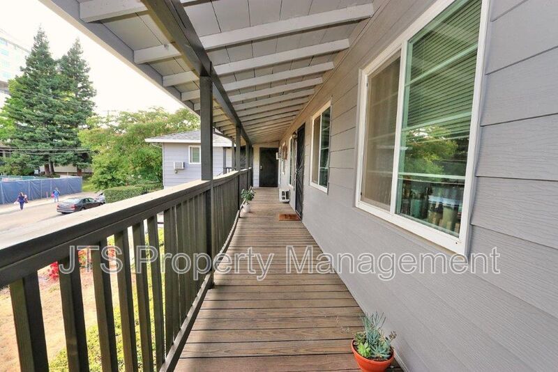 Spacious 2 Bedroom Upper Level Unit Across from the UC Davis Medical Center! property image