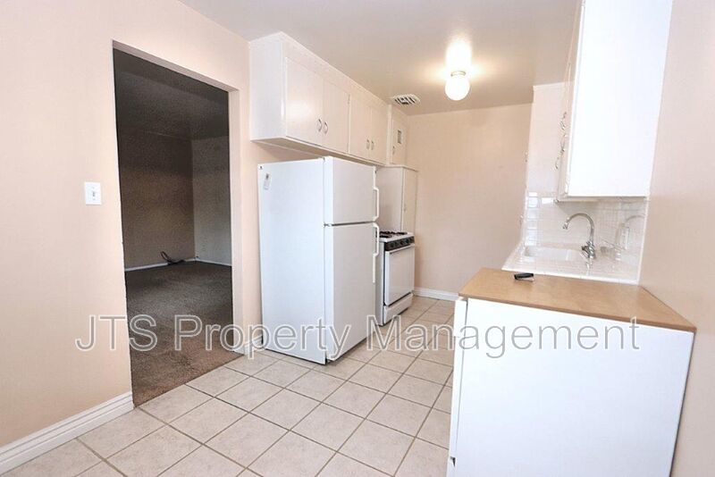 Spacious 2 Bedroom Upper Level Unit Across from the UC Davis Medical Center! property image