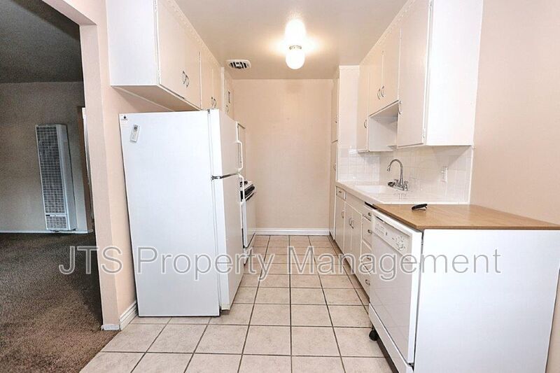 Spacious 2 Bedroom Upper Level Unit Across from the UC Davis Medical Center! property image