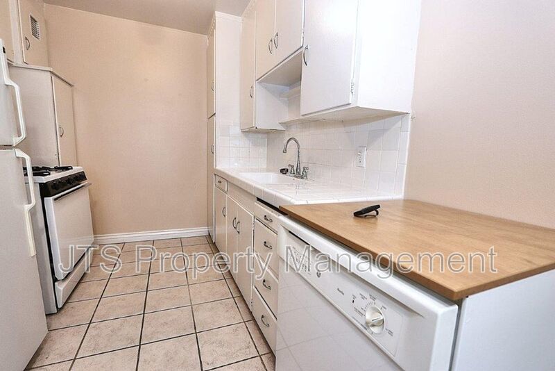Spacious 2 Bedroom Upper Level Unit Across from the UC Davis Medical Center! property image