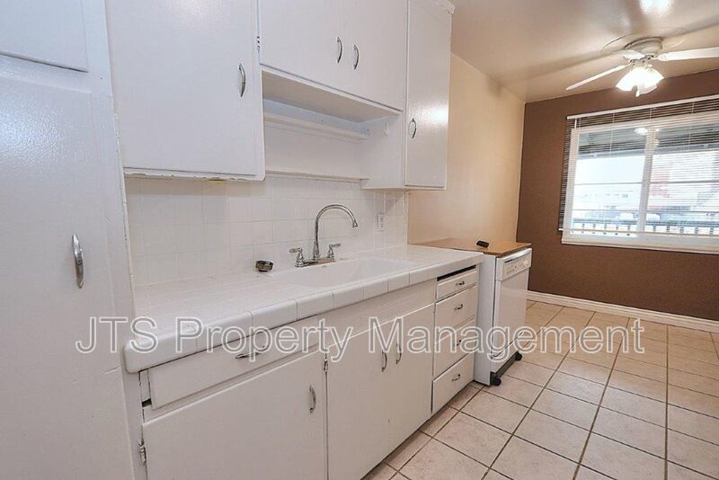 Spacious 2 Bedroom Upper Level Unit Across from the UC Davis Medical Center! property image