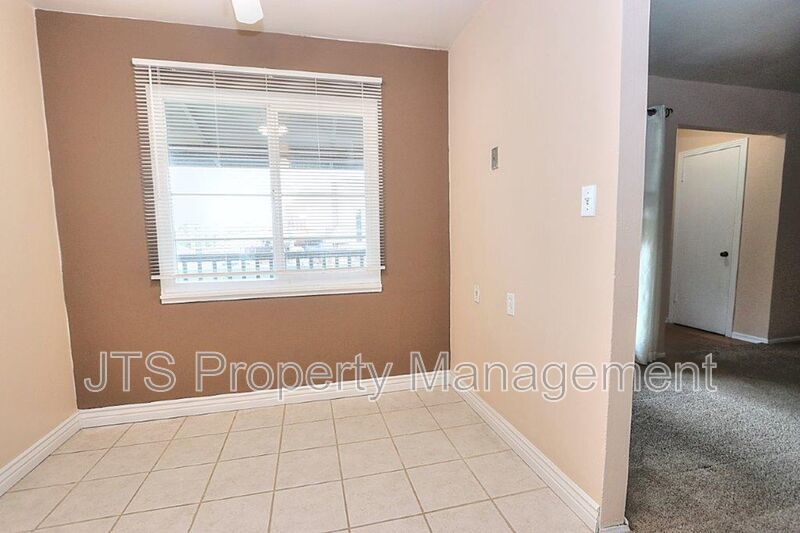 Spacious 2 Bedroom Upper Level Unit Across from the UC Davis Medical Center! property image