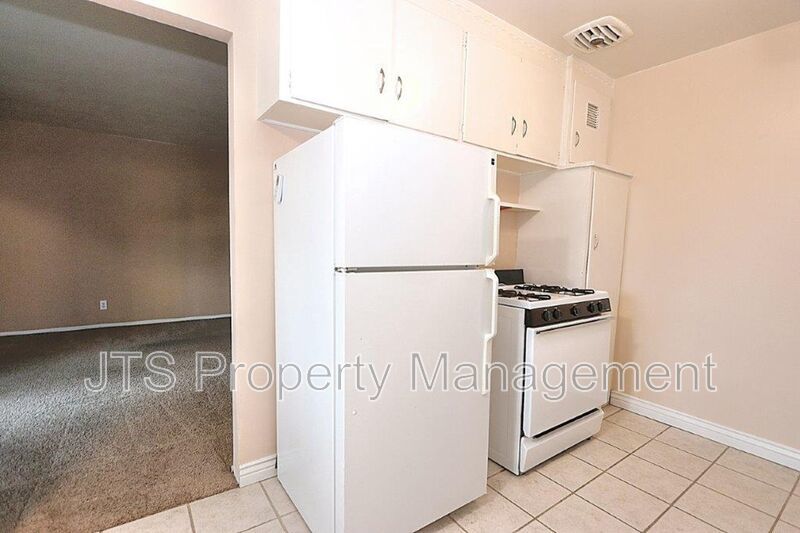 Spacious 2 Bedroom Upper Level Unit Across from the UC Davis Medical Center! property image