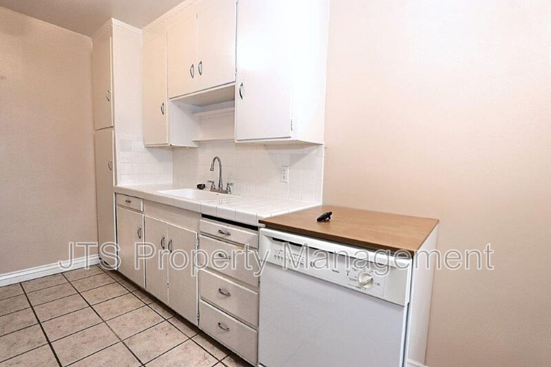 Spacious 2 Bedroom Upper Level Unit Across from the UC Davis Medical Center! property image