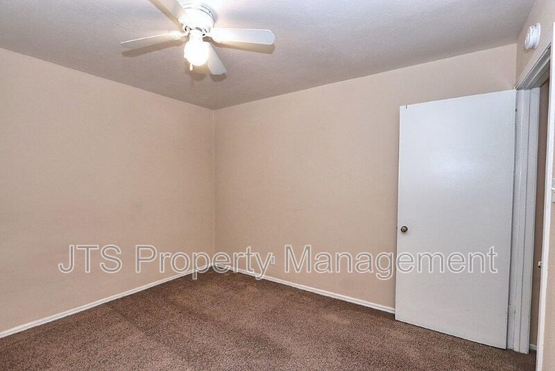 Spacious 2 Bedroom Upper Level Unit Across from the UC Davis Medical Center! property image