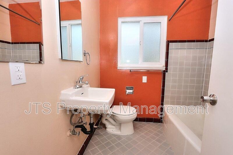 Spacious 2 Bedroom Upper Level Unit Across from the UC Davis Medical Center! property image