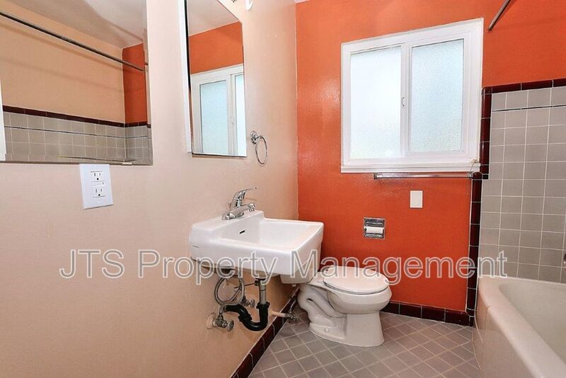 Spacious 2 Bedroom Upper Level Unit Across from the UC Davis Medical Center! property image