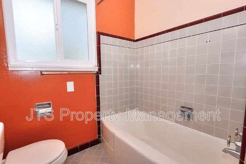 Spacious 2 Bedroom Upper Level Unit Across from the UC Davis Medical Center! property image