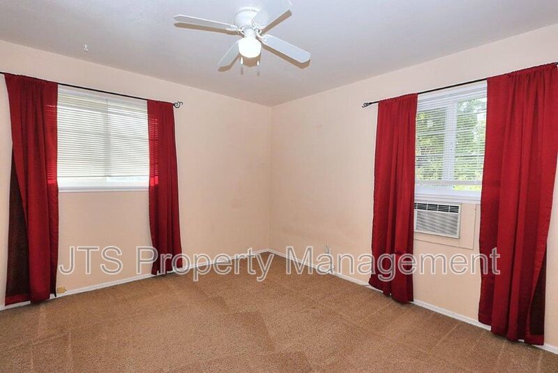 Spacious 2 Bedroom Upper Level Unit Across from the UC Davis Medical Center! property image