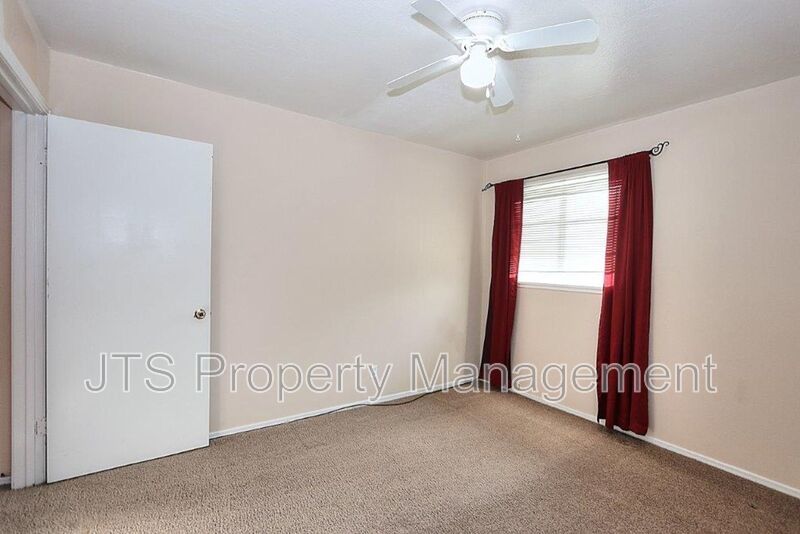 Spacious 2 Bedroom Upper Level Unit Across from the UC Davis Medical Center! property image