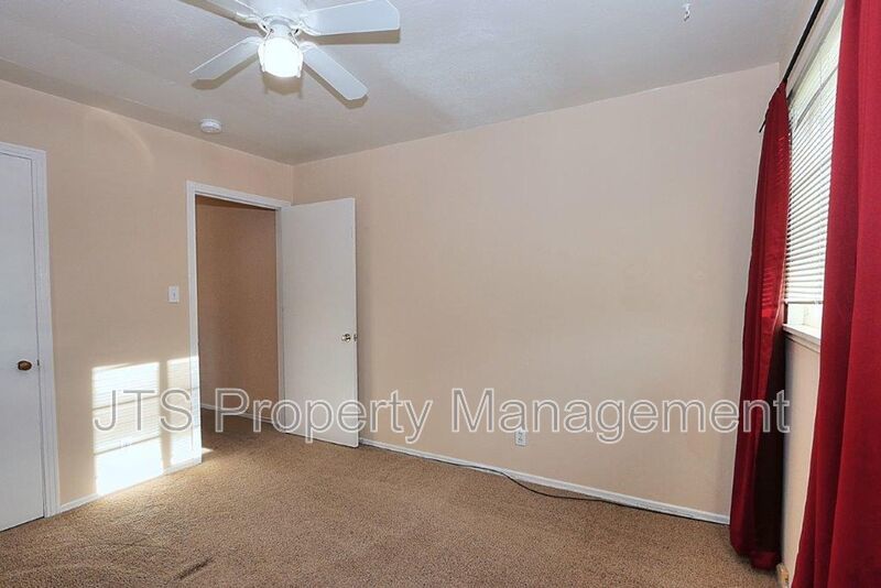 Spacious 2 Bedroom Upper Level Unit Across from the UC Davis Medical Center! property image