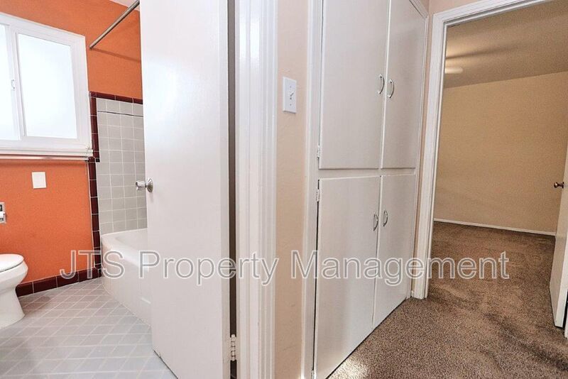 Spacious 2 Bedroom Upper Level Unit Across from the UC Davis Medical Center! property image