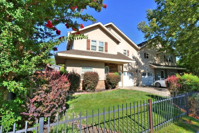 Gorgeous 3 bedroom + Den, Curtis Park Home Available! property image