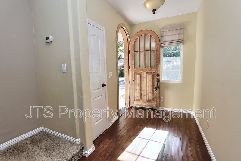Gorgeous 3 bedroom + Den, Curtis Park Home Available! property image