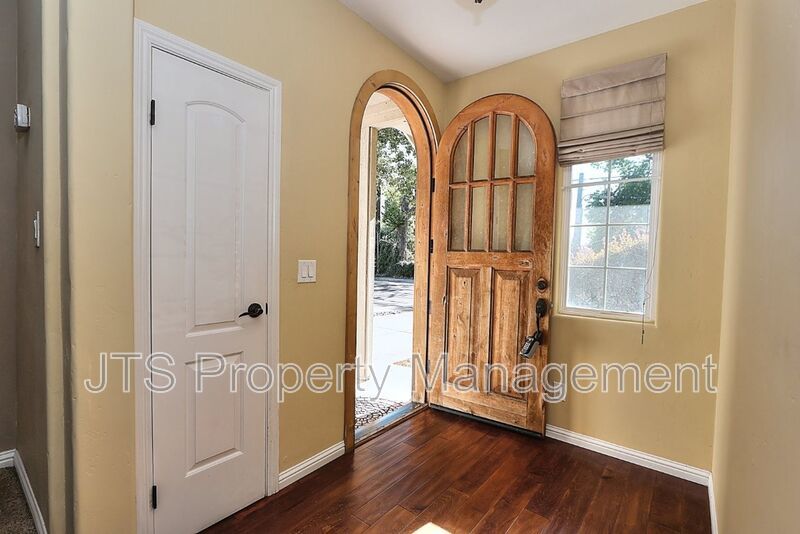 Gorgeous 3 bedroom + Den, Curtis Park Home Available! property image