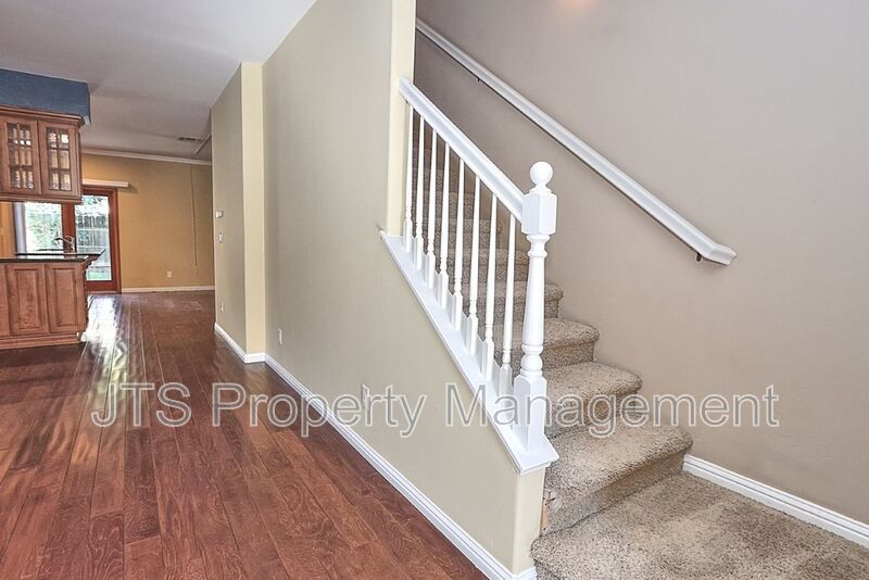Gorgeous 3 bedroom + Den, Curtis Park Home Available! property image