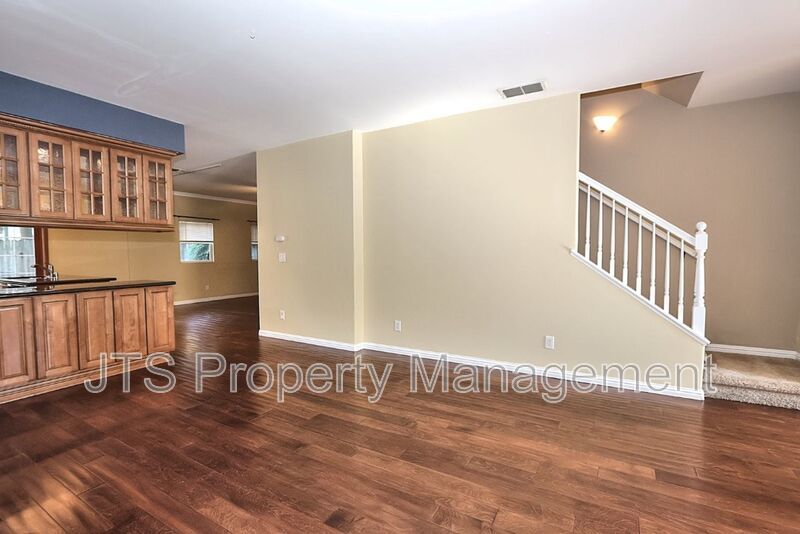 Gorgeous 3 bedroom + Den, Curtis Park Home Available! property image