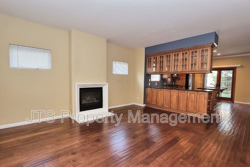 Gorgeous 3 bedroom + Den, Curtis Park Home Available! property image