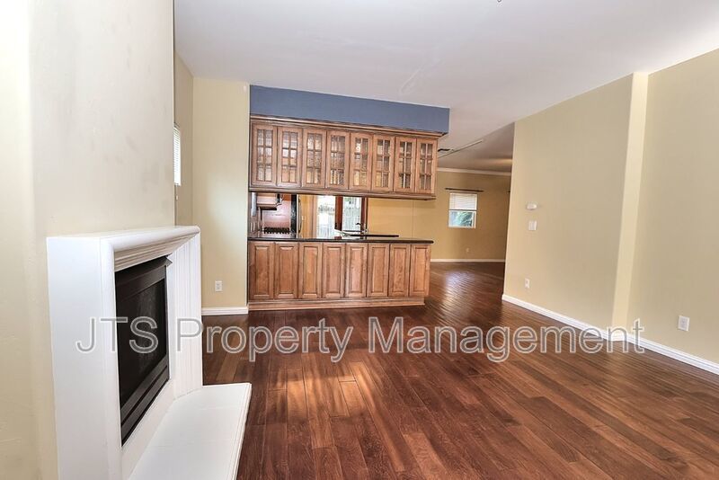 Gorgeous 3 bedroom + Den, Curtis Park Home Available! property image